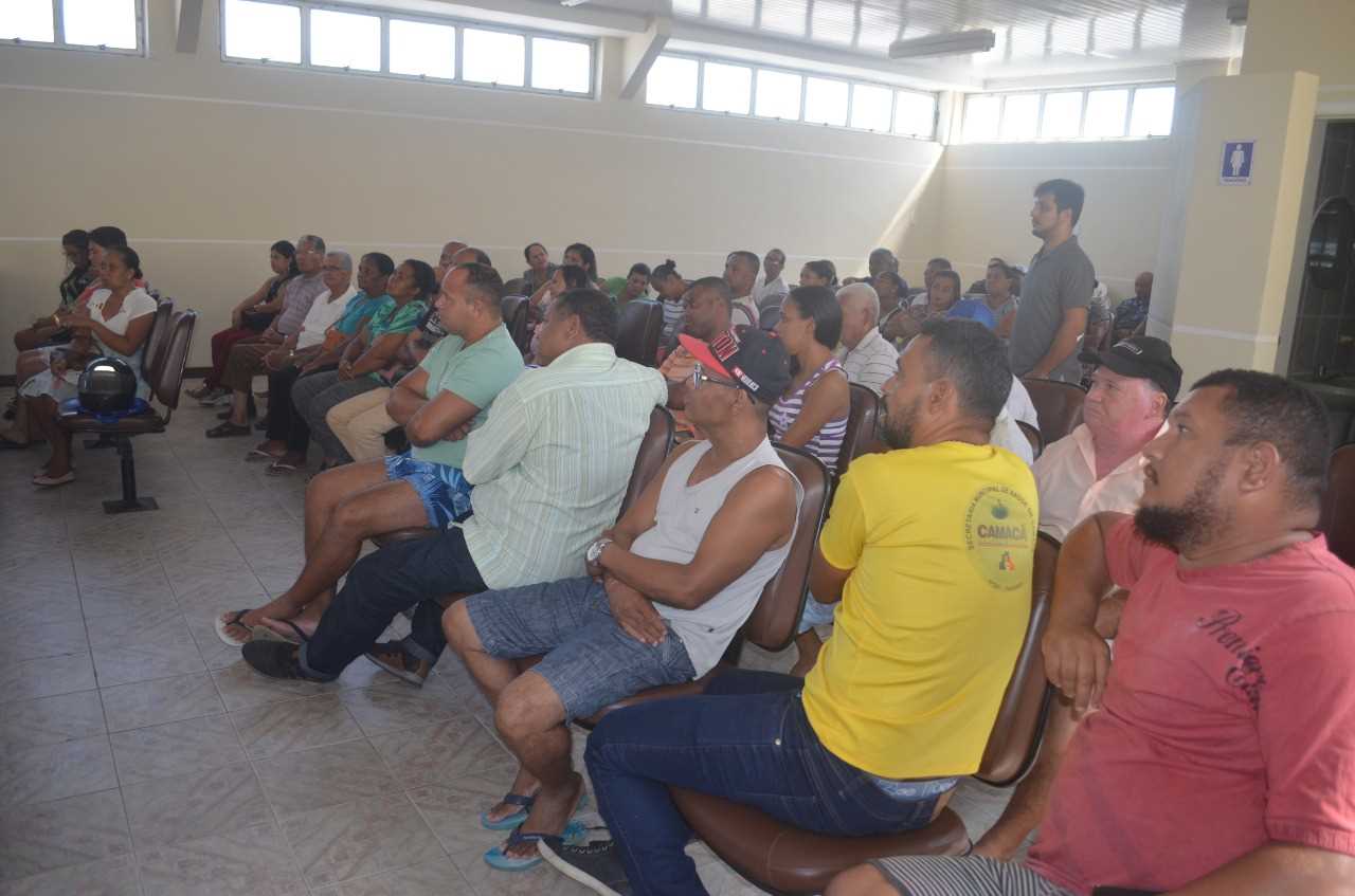 Secretaria de Agricultura se reúne com feirantes para acerto de contrato do Centro de Abastecimento